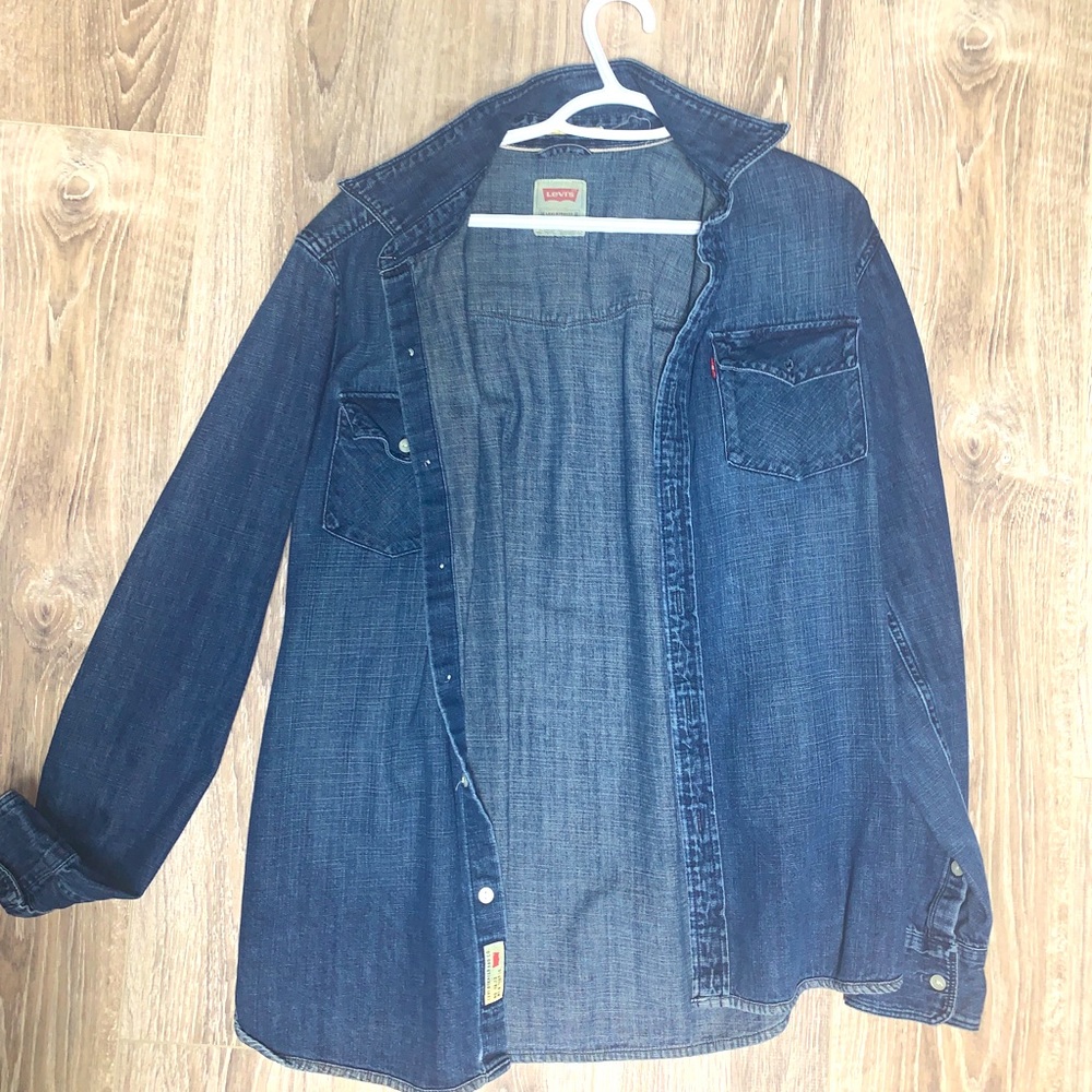 Levi’s Button Up